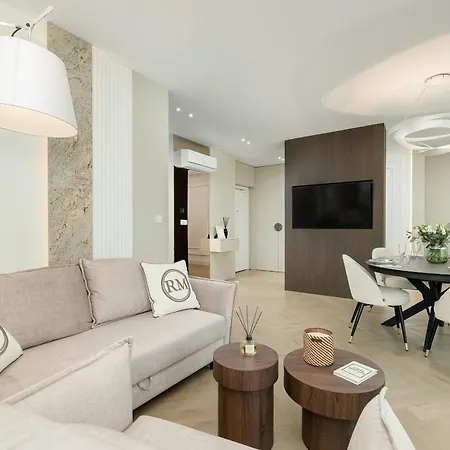 Waveview Premium Apartment, 9th Floor